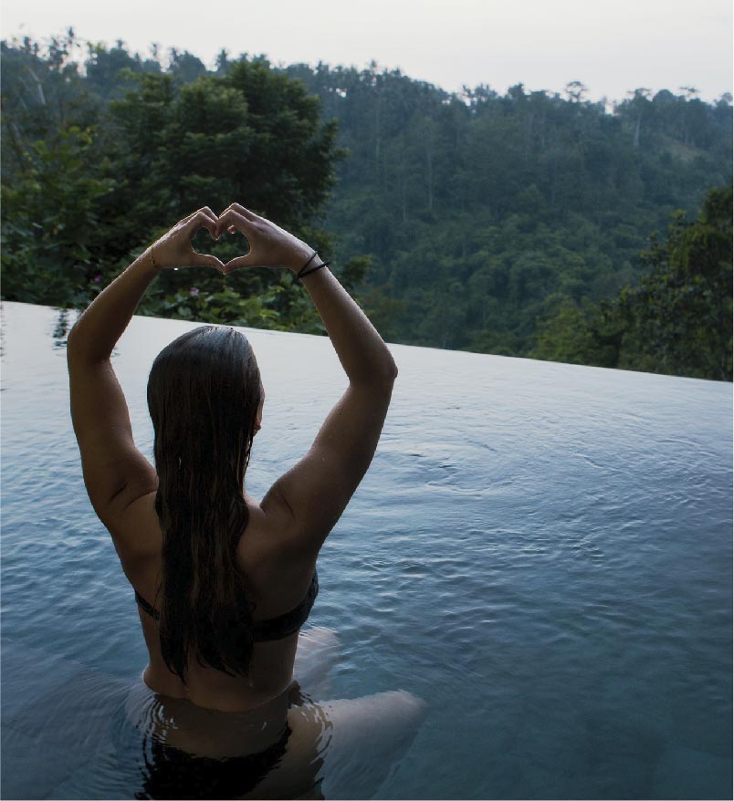 [Alberca con cascada]